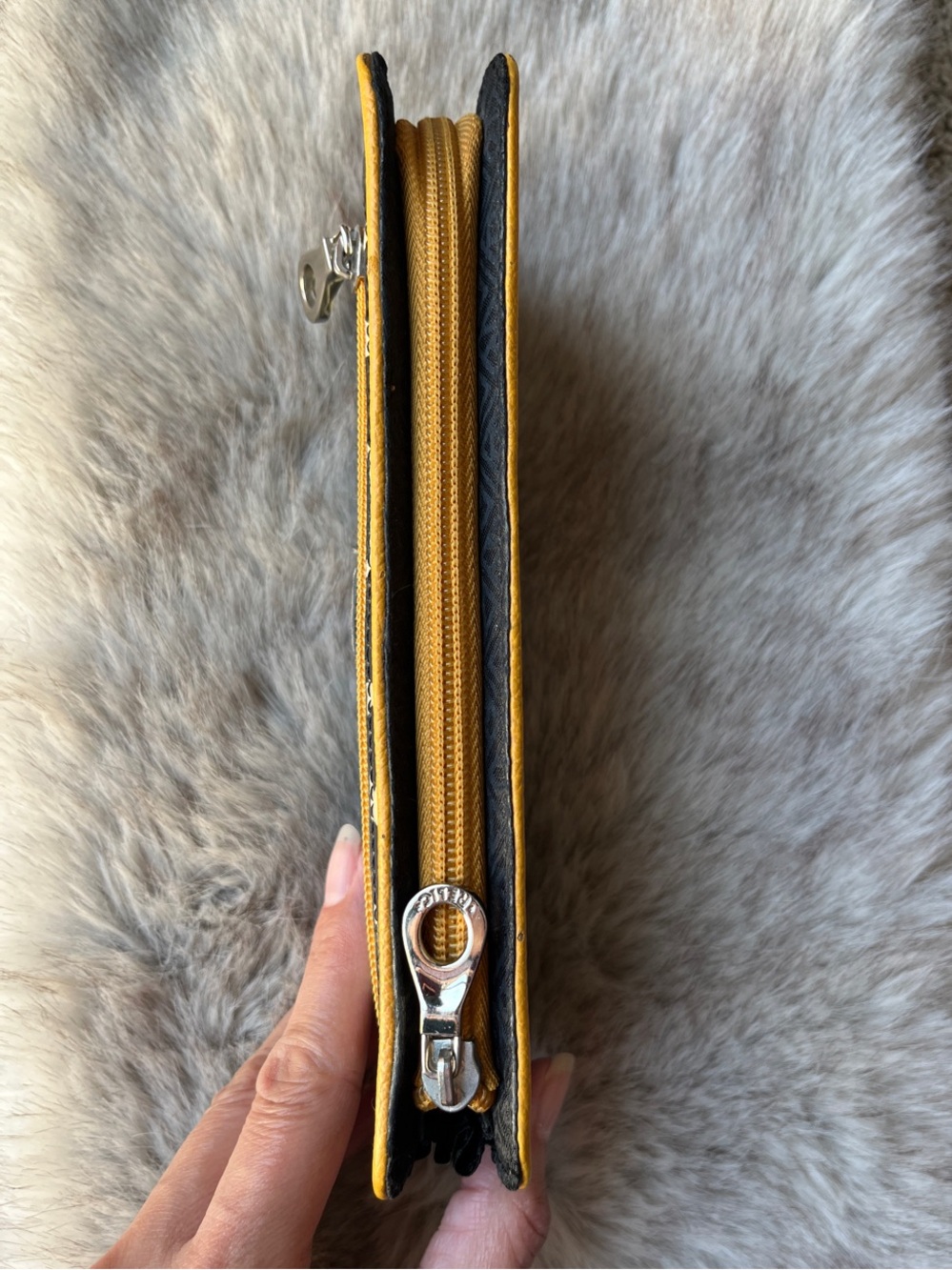 Relic L-Zip Wallet - Picture 10 of 13